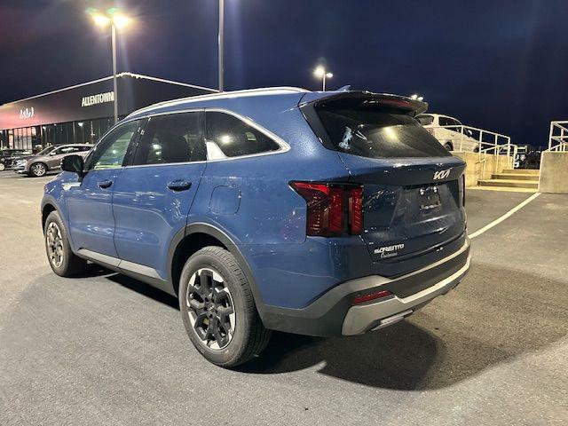 used 2025 Kia Sorento car, priced at $32,552