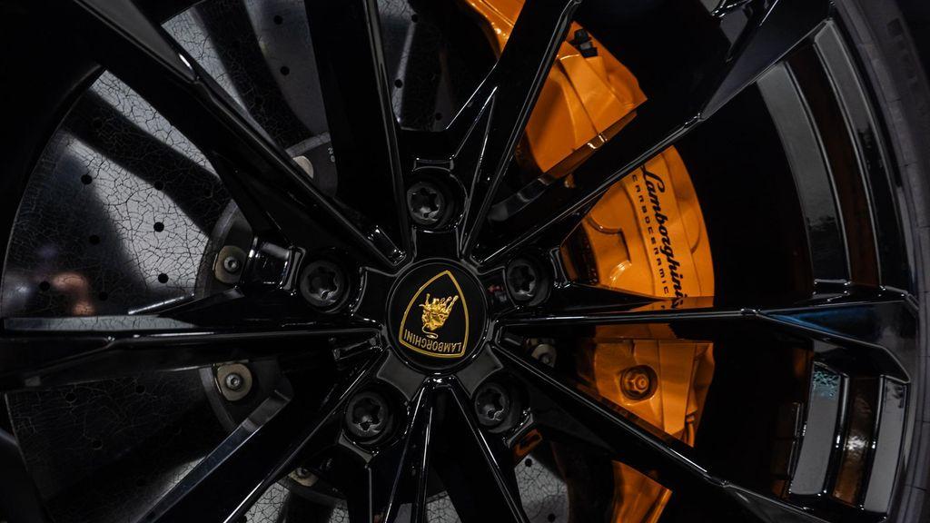 used 2023 Lamborghini Urus car, priced at $246,900