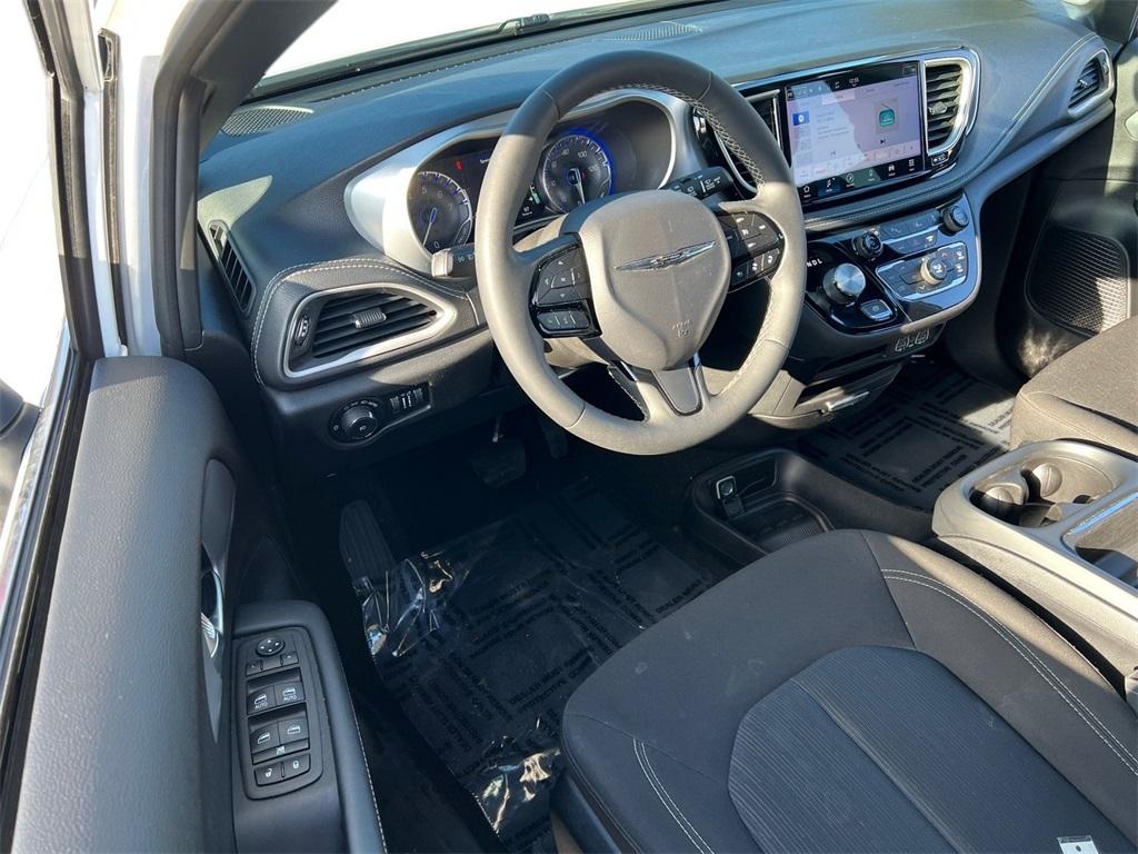 used 2023 Chrysler Pacifica car, priced at $28,000