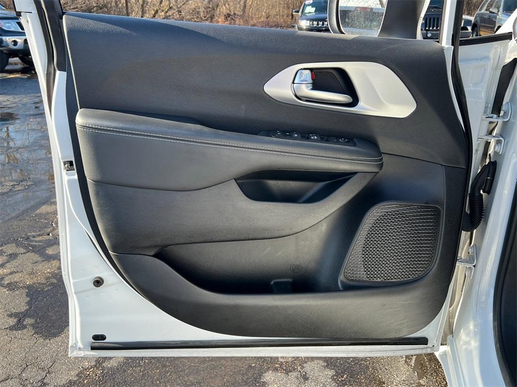 used 2023 Chrysler Pacifica car, priced at $28,000