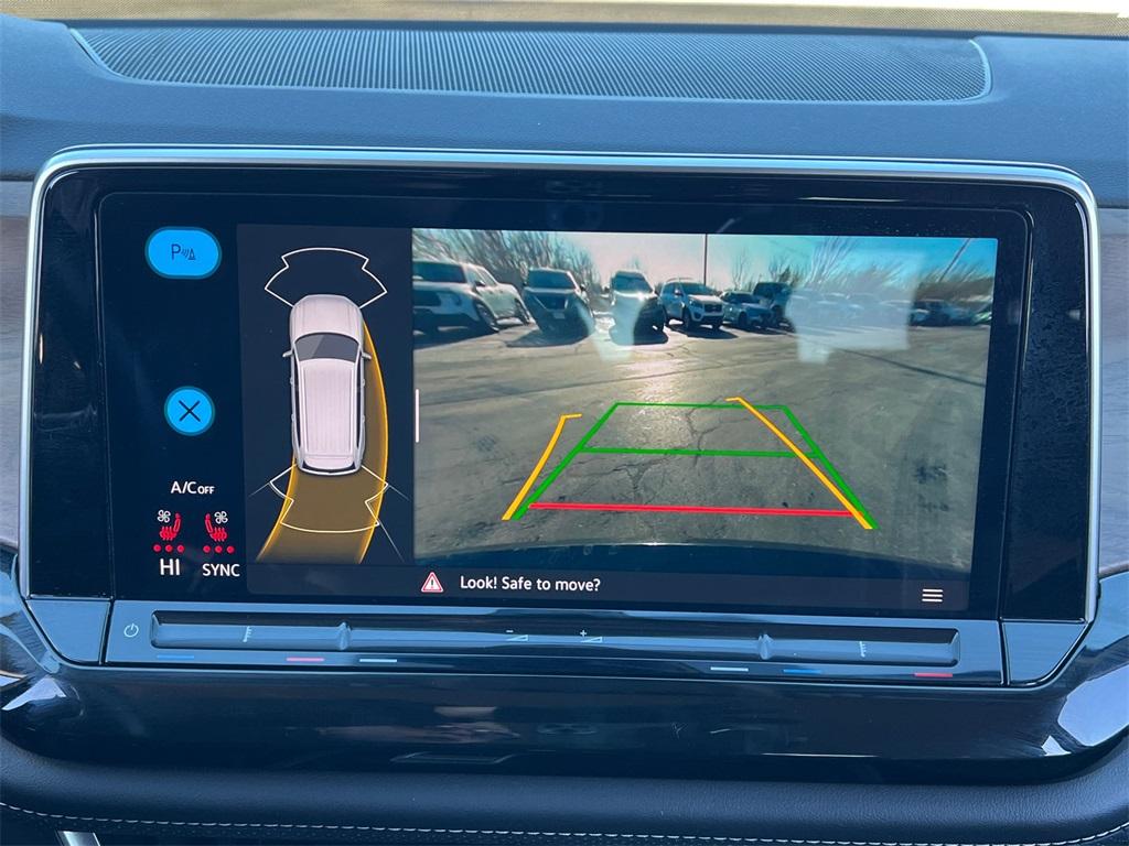 used 2025 Volkswagen Atlas car, priced at $31,000