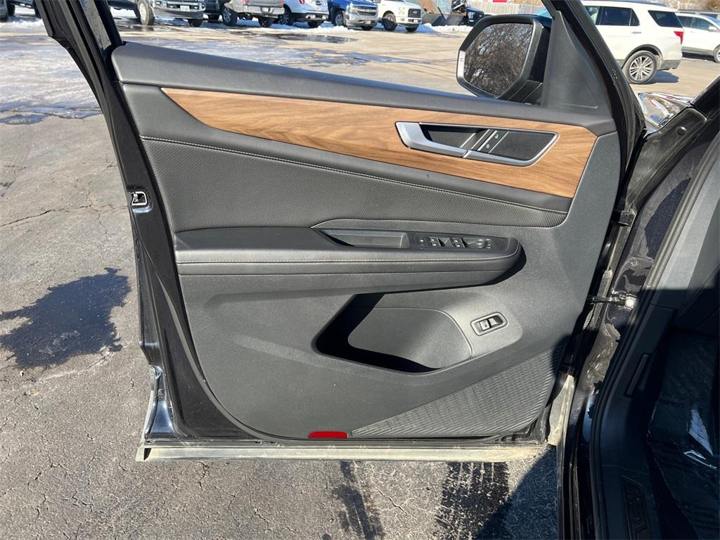 used 2025 Volkswagen Atlas car, priced at $31,000