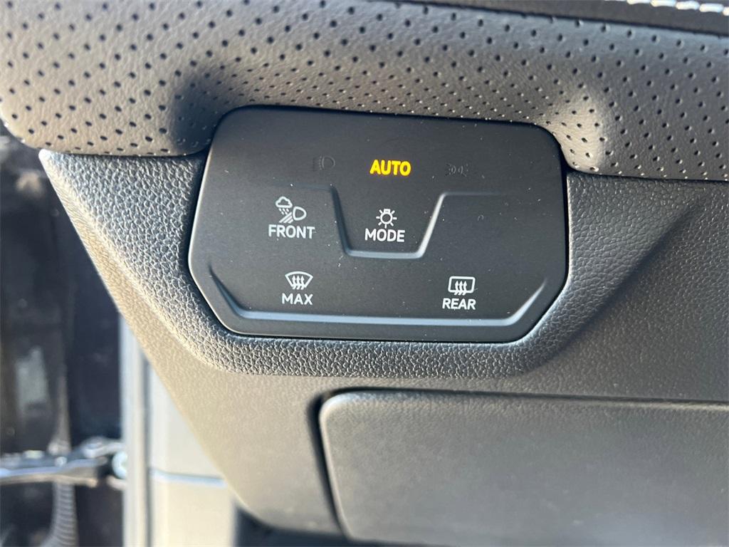 used 2025 Volkswagen Atlas car, priced at $31,000