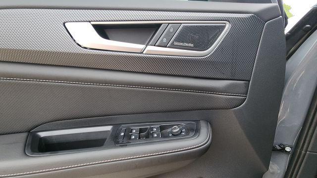 new 2026 Volkswagen Atlas Cross Sport car, priced at $52,212