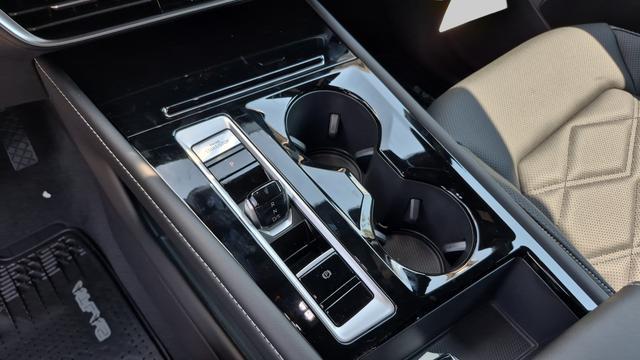 new 2026 Volkswagen Atlas Cross Sport car, priced at $42,779