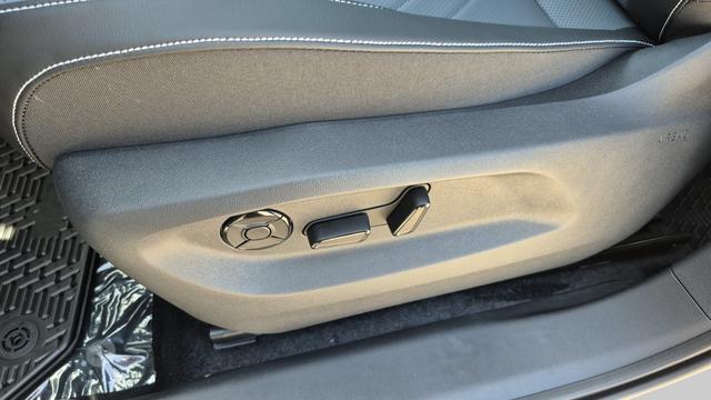 new 2025 Volkswagen Tiguan car, priced at $29,477