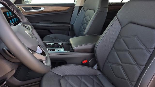 new 2026 Volkswagen Atlas car, priced at $44,220