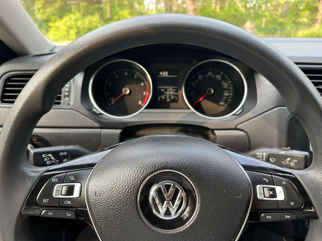 2016 Platinum Gray Metallic Volkswagen Jetta
