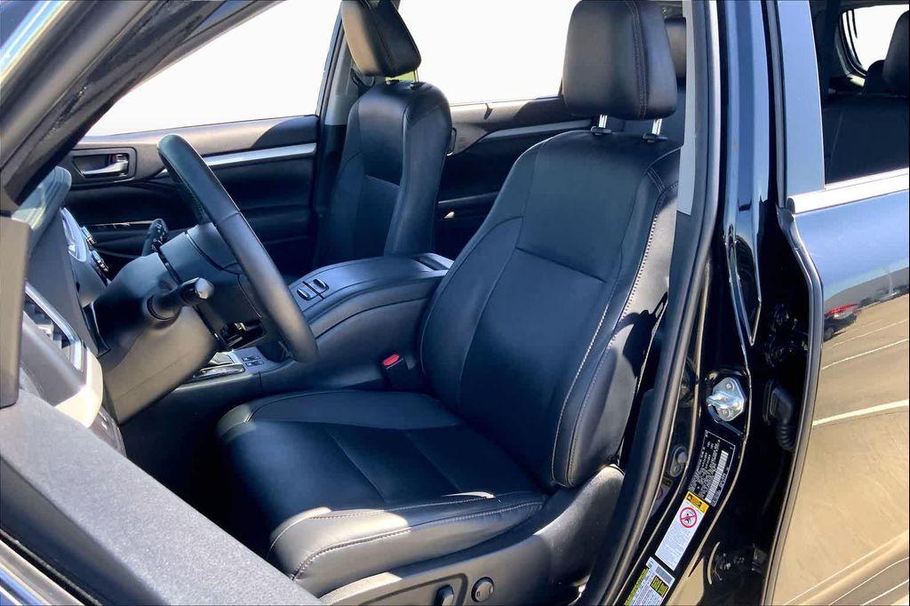 used 2019 Toyota Highlander car, priced at $24,513