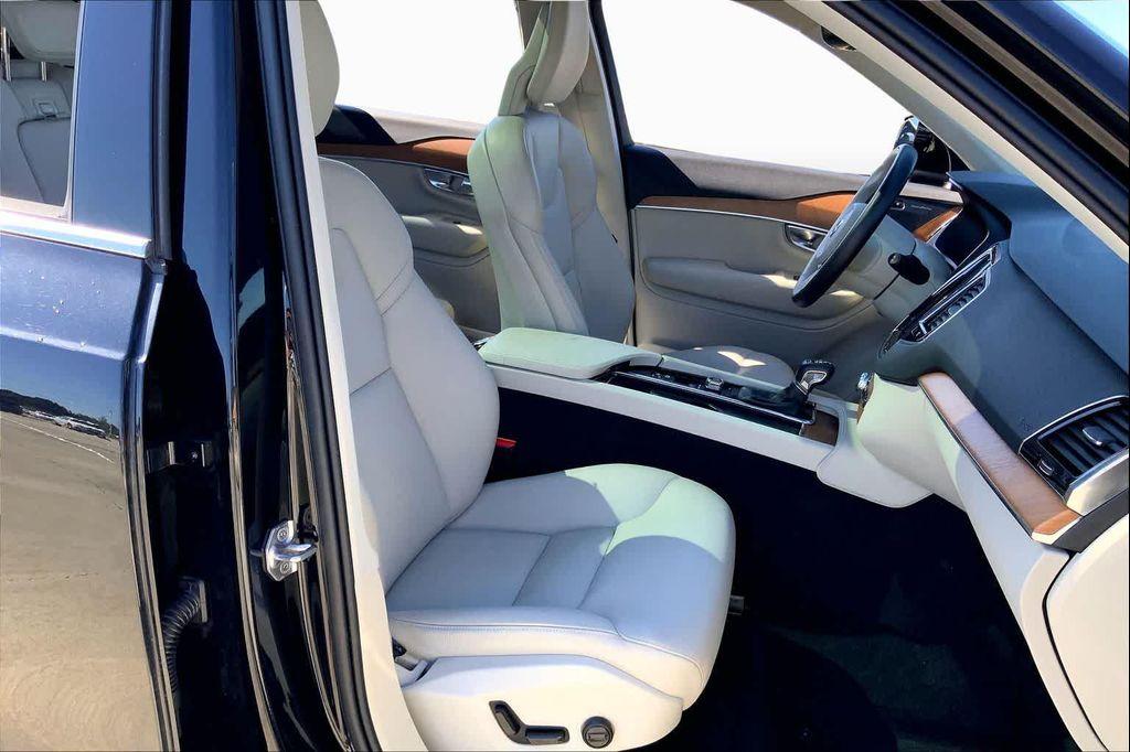 used 2021 Volvo XC90 car, priced at $31,725