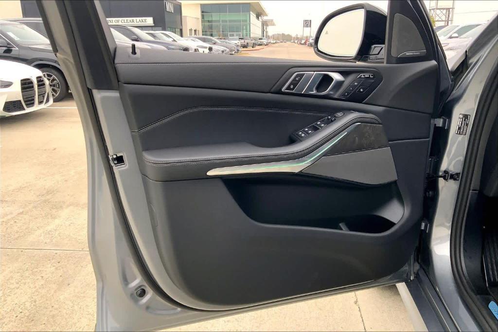 new 2026 BMW X7 car, priced at $99,160