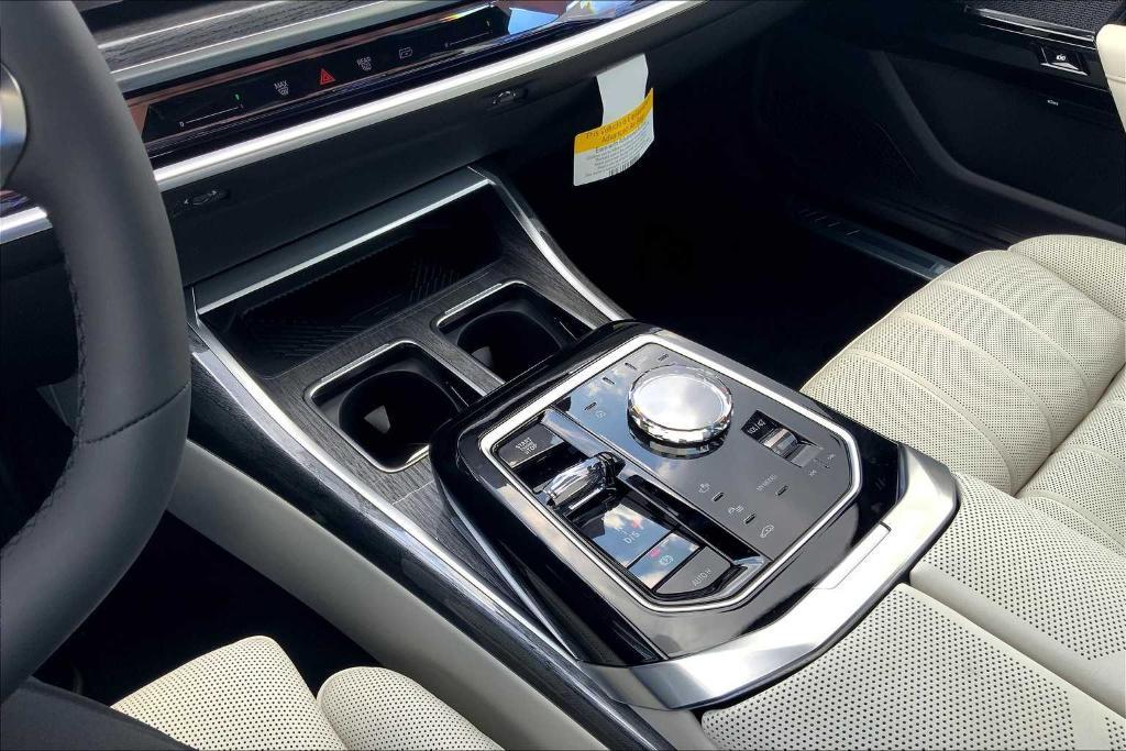 new 2025 BMW 760 car, priced at $119,293