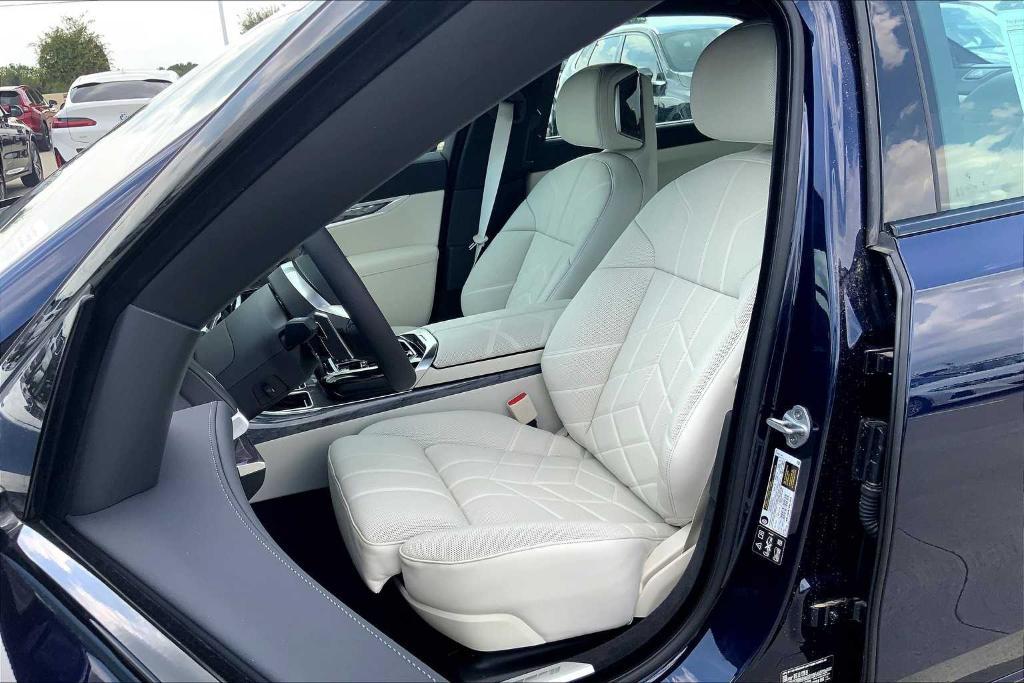 new 2025 BMW 760 car, priced at $119,293