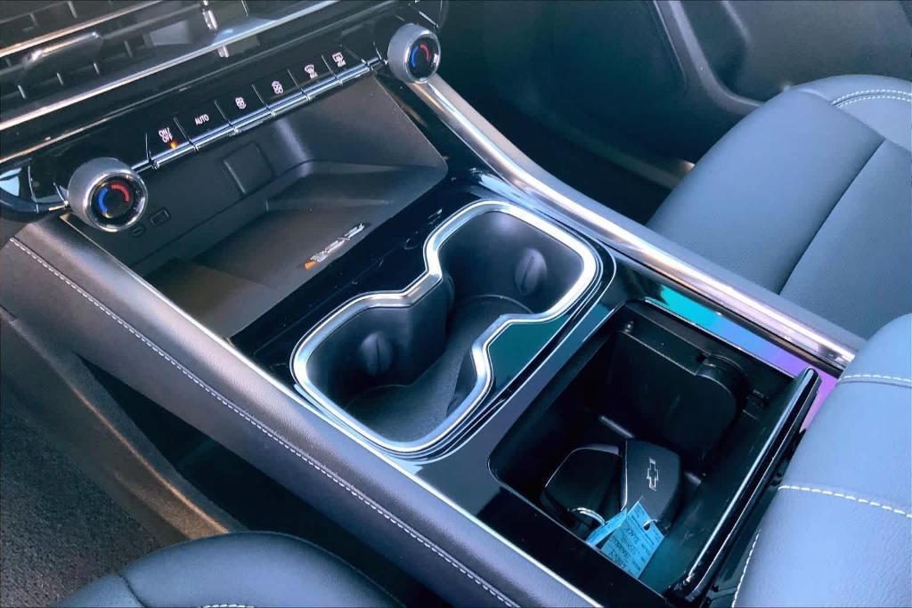 used 2024 Chevrolet Traverse car, priced at $34,999