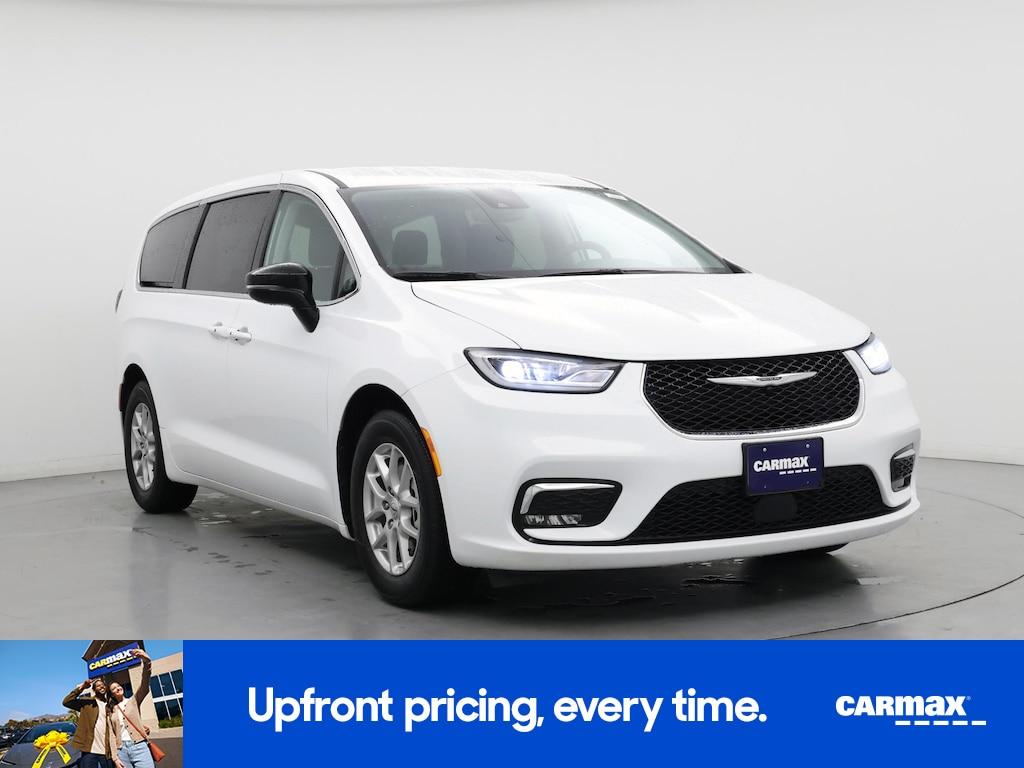 used 2024 Chrysler Pacifica car, priced at $28,998