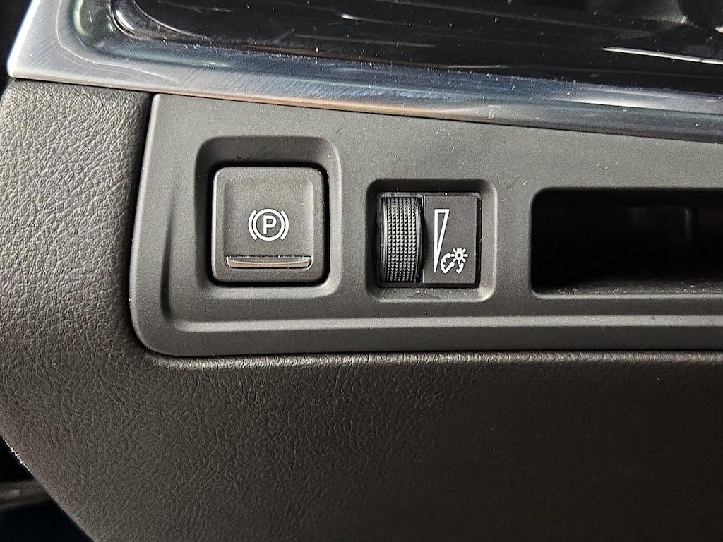 used 2025 Cadillac XT6 car, priced at $37,998