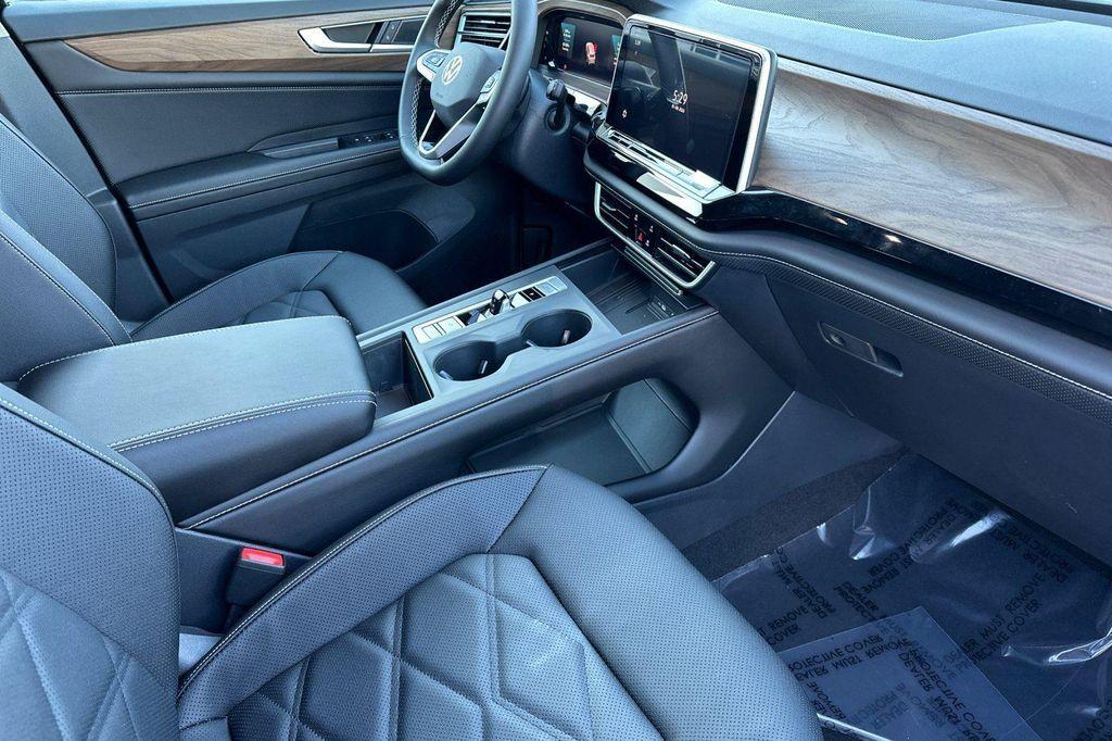 new 2026 Volkswagen Atlas car, priced at $39,712