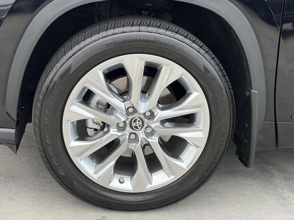 used 2024 Toyota Highlander Hybrid car, priced at $48,073