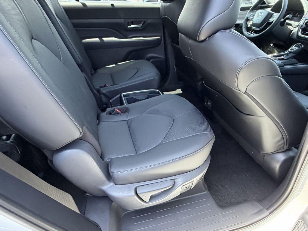 new 2026 Toyota Grand Highlander Hybrid car