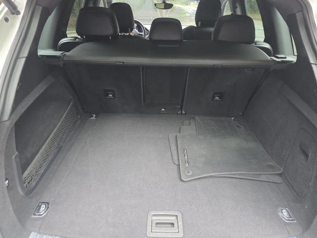 Porsche Cayenne view 13