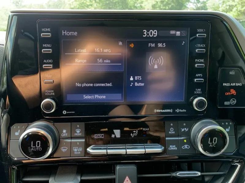 used 2020 Toyota Highlander car, priced at $28,995