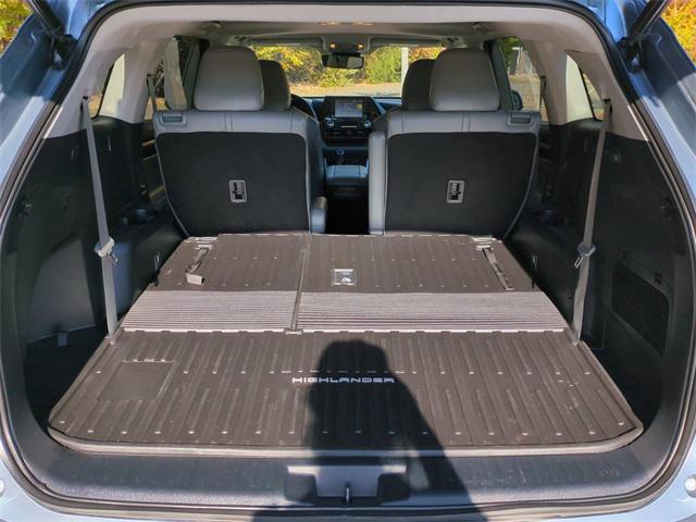 used 2021 Toyota Highlander car, priced at $32,015