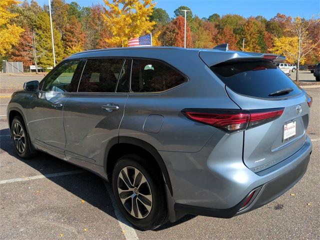 used 2021 Toyota Highlander car, priced at $32,015