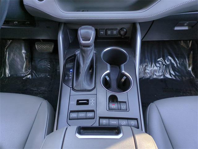 used 2021 Toyota Highlander car, priced at $32,015