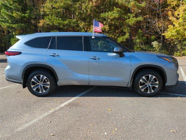 used 2021 Toyota Highlander car, priced at $32,015