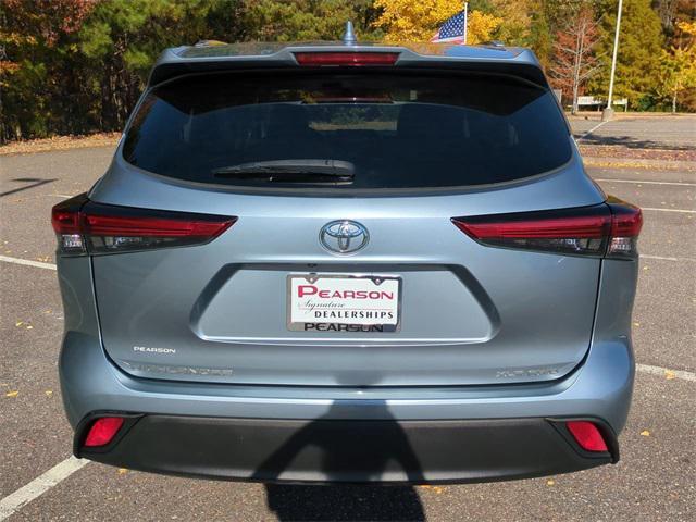 used 2021 Toyota Highlander car, priced at $32,015