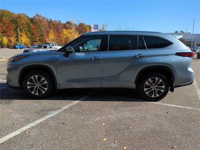 used 2021 Toyota Highlander car, priced at $32,015