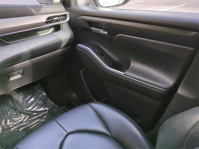 used 2023 Toyota Highlander car, priced at $34,995