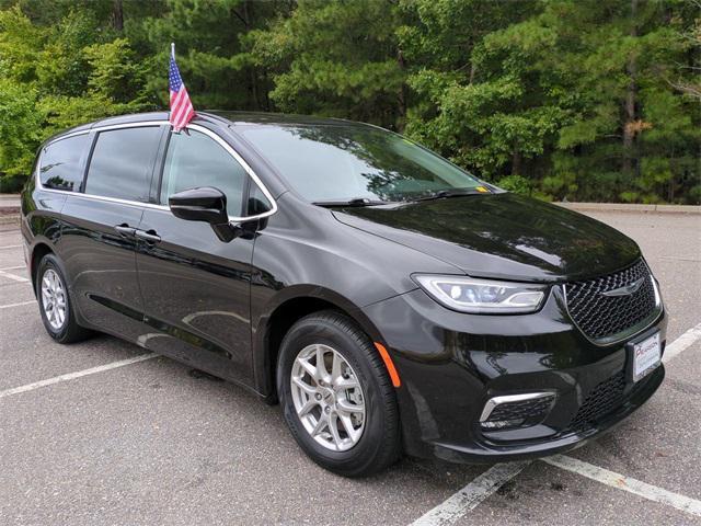 used 2024 Chrysler Pacifica car, priced at $26,995