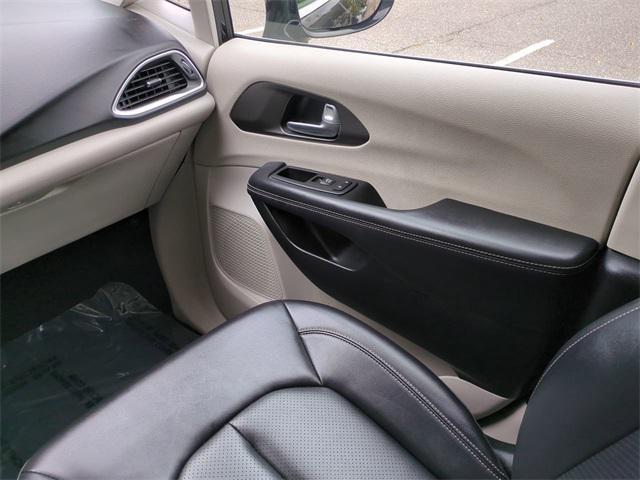 used 2024 Chrysler Pacifica car, priced at $26,995