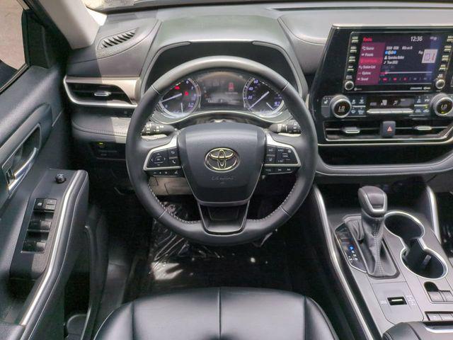 used 2022 Toyota Highlander car, priced at $34,919