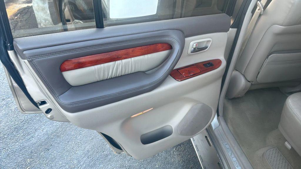 used 2000 Lexus LX 470 car, priced at $7,995