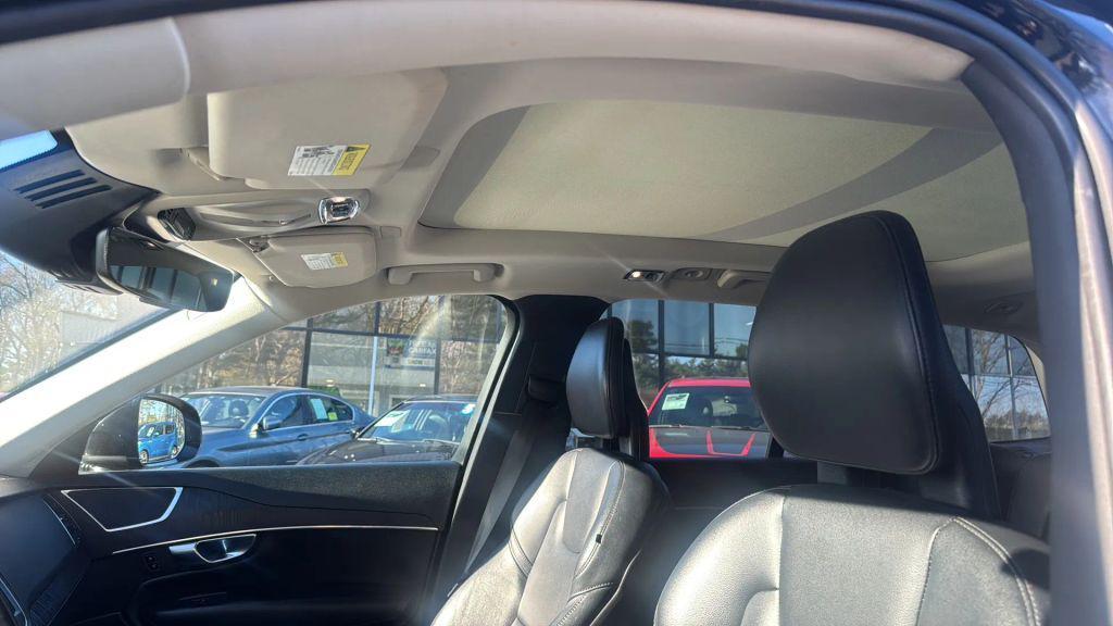 used 2020 Volvo XC90 car, priced at $21,995