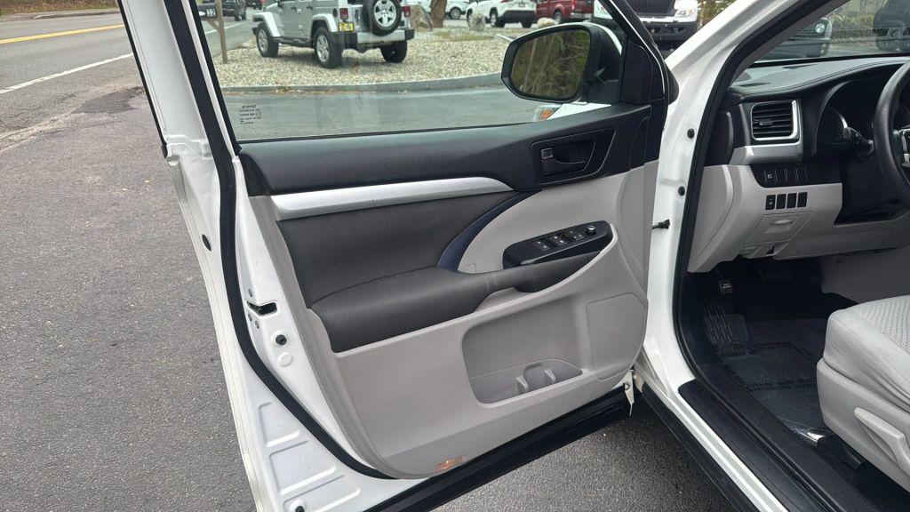used 2017 Toyota Highlander car, priced at $13,995