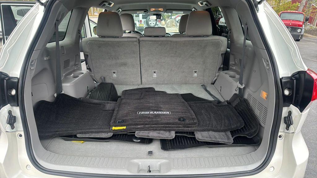 used 2017 Toyota Highlander car, priced at $13,995