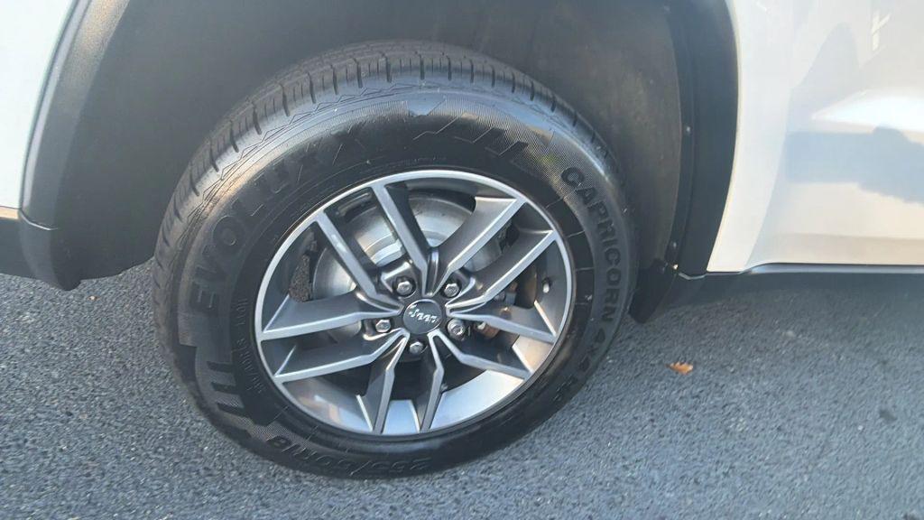 used 2017 Jeep Grand Cherokee car, priced at $14,995