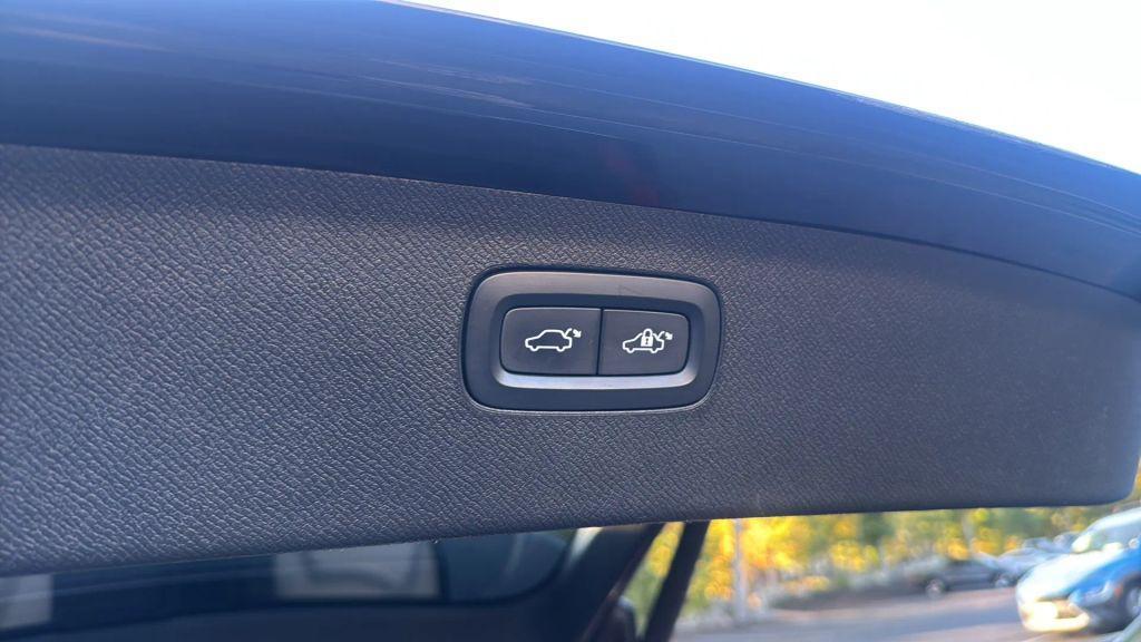 used 2021 Volvo XC90 car, priced at $25,995