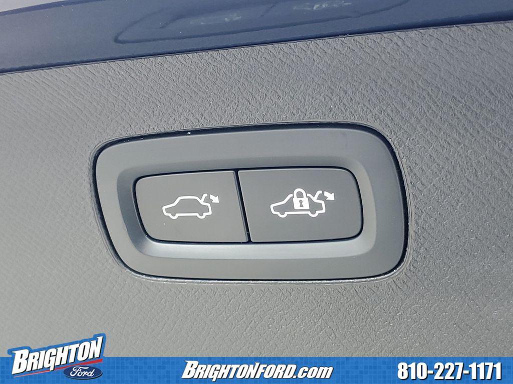 used 2022 Volvo XC90 car, priced at $29,480