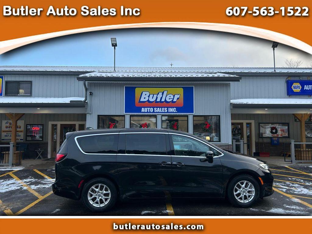 used 2023 Chrysler Pacifica car, priced at $25,975