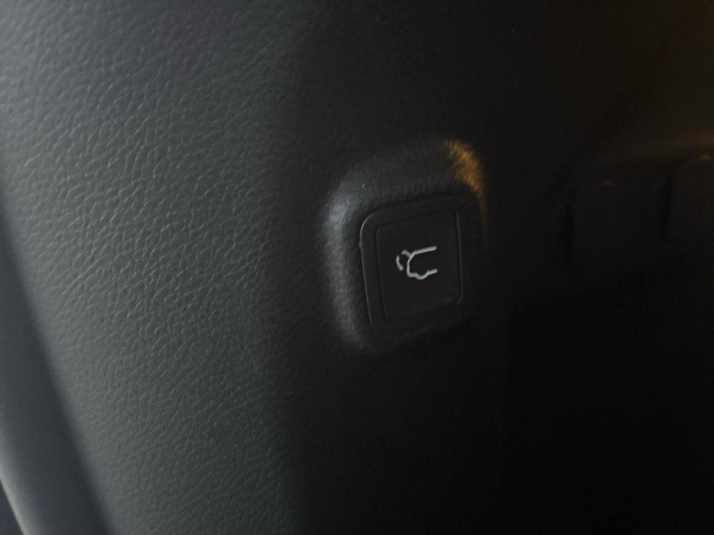 used 2022 Jeep Cherokee car, priced at $27,975