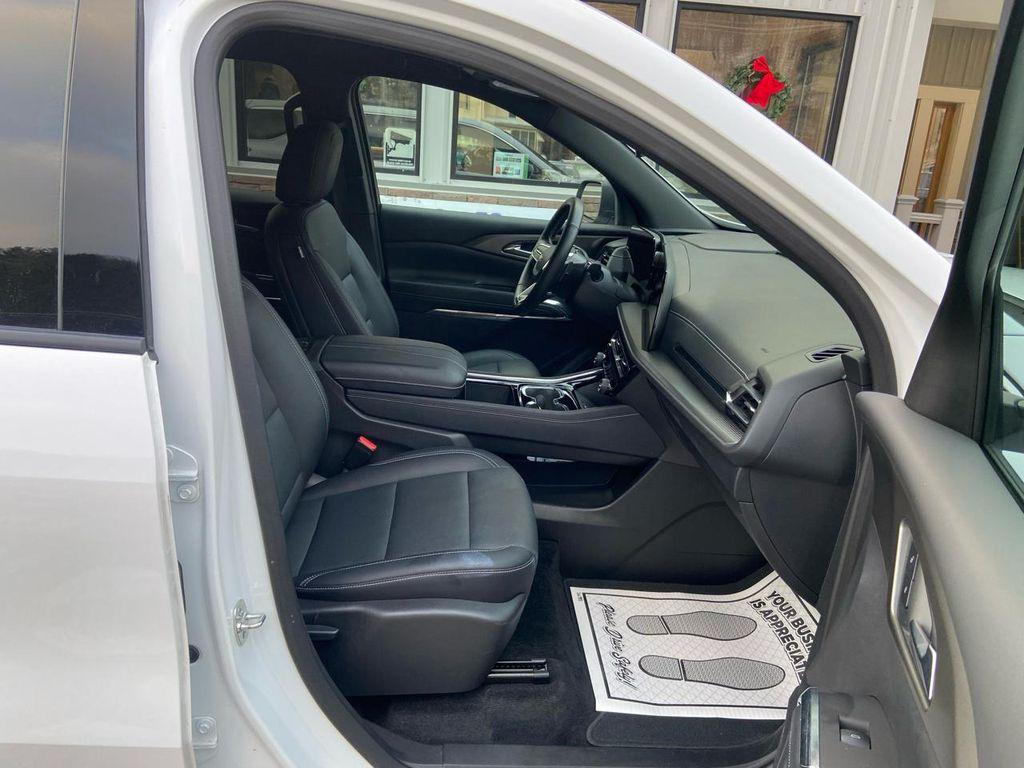 used 2025 Chevrolet Traverse car, priced at $39,975