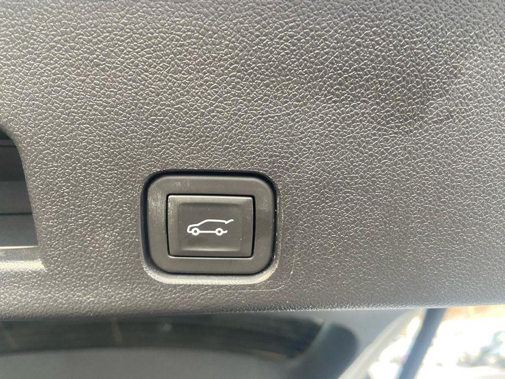 used 2025 Chevrolet Traverse car, priced at $39,975