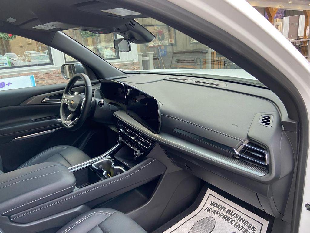 used 2025 Chevrolet Traverse car, priced at $39,975