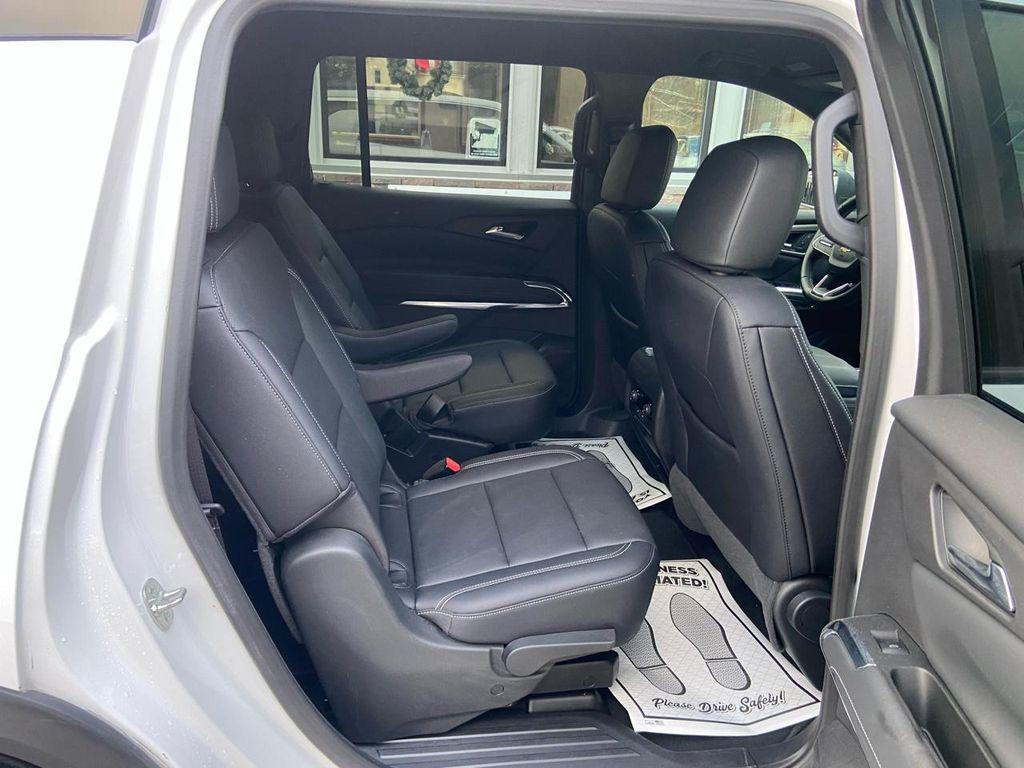 used 2025 Chevrolet Traverse car, priced at $39,975