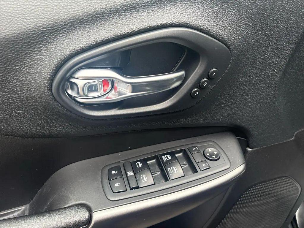 used 2019 Jeep Cherokee car, priced at $17,975
