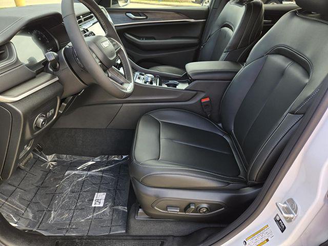 new 2025 Jeep Grand Cherokee car, priced at $50,390